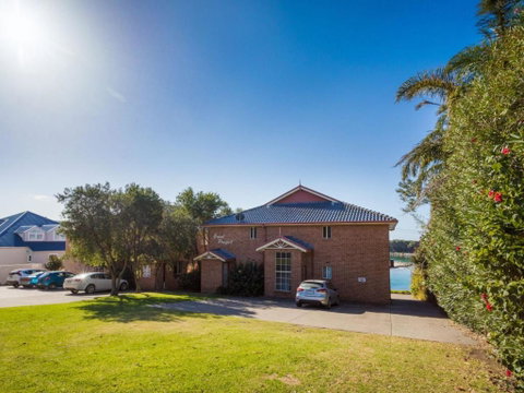 Grand Pacific 2 Unit 2 - Sydneys Hotel 6