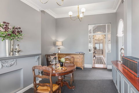 Delgattie Estate - Sydneys Hotel 1