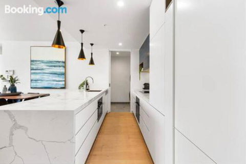Luxe 101 At Martha Cove Waterfront Luxury On The Marina Walk To Beach - Sydneys Hotel 1