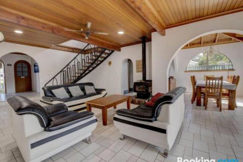 31 Rest Point Absolute Waterfront With Jetty - Sydneys Hotel 0