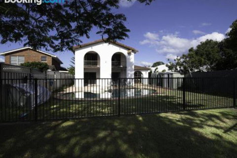 31 Rest Point Absolute Waterfront With Jetty - Sydneys Hotel 6