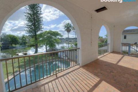 31 Rest Point Absolute Waterfront With Jetty - Sydneys Hotel 4