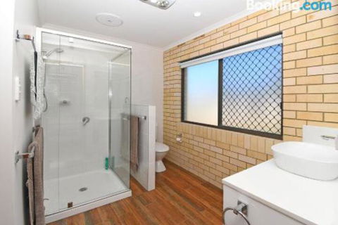 Urangan Harbour Bungalow - Sydneys Hotel 5