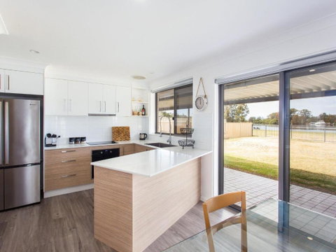 18 Rest Point - Sydneys Hotel 3