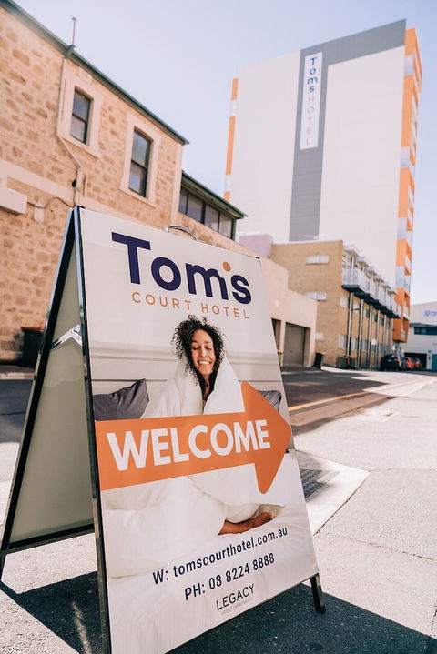 Tom's Court Hotel - Sydneys Hotel 2