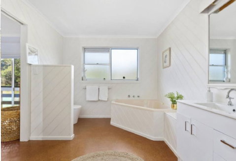 Seaside Serenity 1 - Sydneys Hotel 5