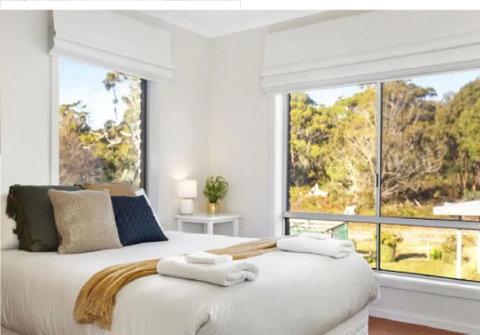 Seaside Serenity 1 - Sydneys Hotel 2