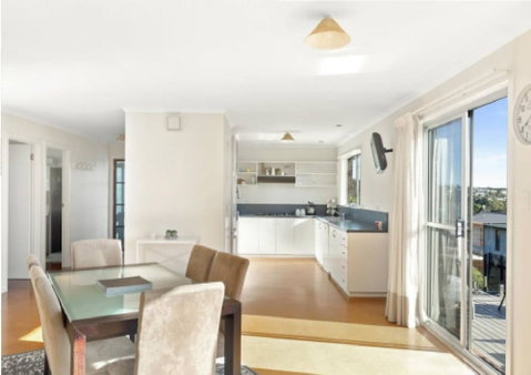 Seaside Serenity 1 - Sydneys Hotel 3
