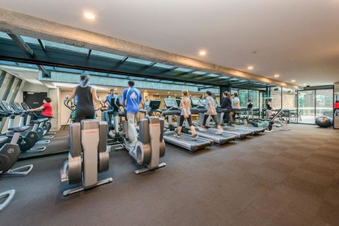 A Charming Studio With Stunning City Views - Sydneys Hotel 4