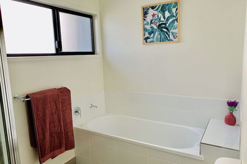 WHITSUNDAY Spacious & Comfortable Moments From Picturesque Boardwalk - Sydneys Hotel 4
