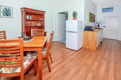 Easy Going Holiday Unit On McKenzie MK5 - Sydneys Hotel 6