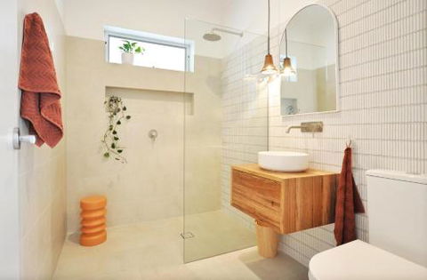 Pine At Arlos Refined Luxury In Glenelg - Sydneys Hotel 3