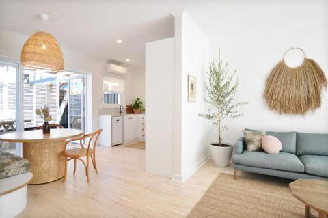 Pine At Arlos Refined Luxury In Glenelg - Sydneys Hotel 1