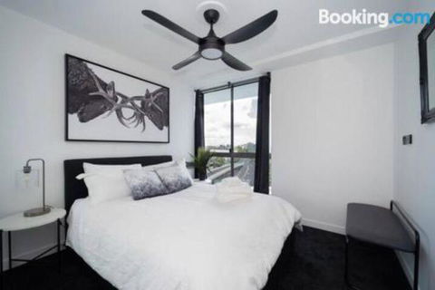 3br Stylish Apt CBD River & City Views SpaSaunaPoolWIFINetflix - Sydneys Hotel 5