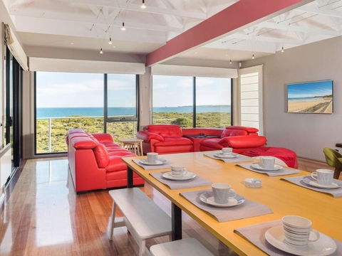 Amazing Views - Sydneys Hotel 3