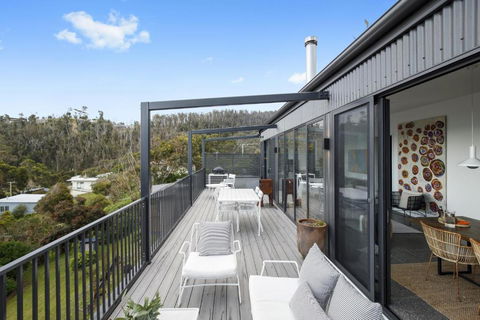 Months & Seasons Momentary Escapes Beach House - Sydneys Hotel 2