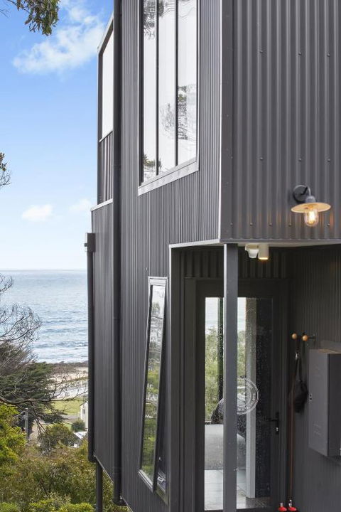 Months & Seasons Momentary Escapes Beach House - Sydneys Hotel 1