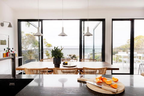 Months & Seasons Momentary Escapes Beach House - Sydneys Hotel 4
