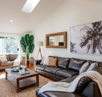 Seagrass House Modern North Avoca Oasis - Sydneys Hotel
