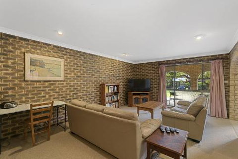 Kingfisher - Sydneys Hotel 1
