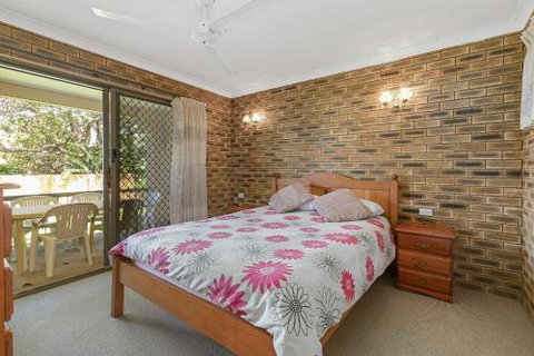 Kingfisher - Sydneys Hotel 2