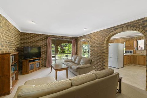 Kingfisher - Sydneys Hotel 4