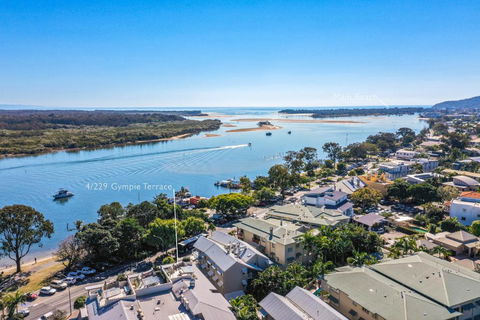 Panoramic River & Ocean Views Noosaville - Sydneys Hotel 4