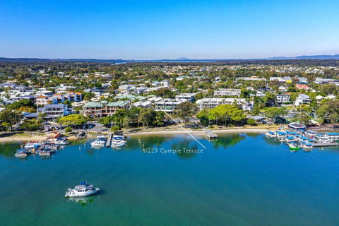 Panoramic River & Ocean Views Noosaville - Sydneys Hotel 6