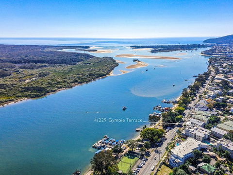 Panoramic River & Ocean Views Noosaville - Sydneys Hotel 3