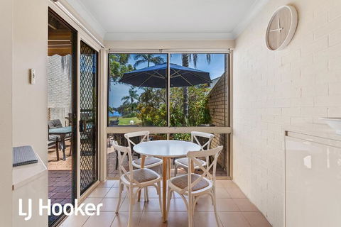 Amazing Waterfront Location Pool Beach Water Views Tropical Gardens - Sydneys Hotel 5