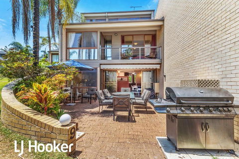 Amazing Waterfront Location Pool Beach Water Views Tropical Gardens - Sydneys Hotel 2