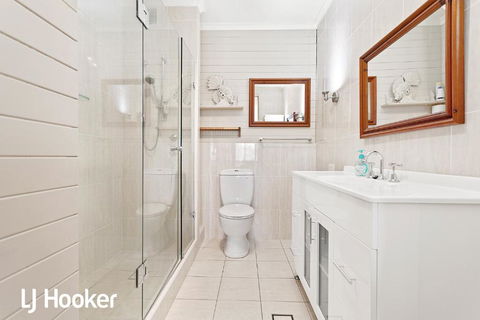 Amazing Waterfront Location Pool Beach Water Views Tropical Gardens - Sydneys Hotel 4