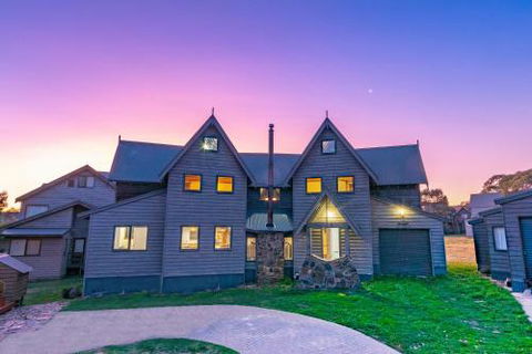 Banjos Chalet Alpine Getaways - Sydneys Hotel 0
