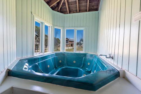 Banjos Chalet Alpine Getaways - Sydneys Hotel 3