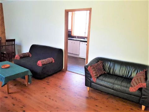 Accommodation Sydney Frenchs Forest 3 Bedroom House With Large Outdoor Entertainment Area & Onsite Parking - Sydneys Hotel 4