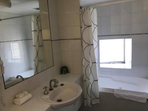 Snowonder Crackenback 36 - Sydneys Hotel 5