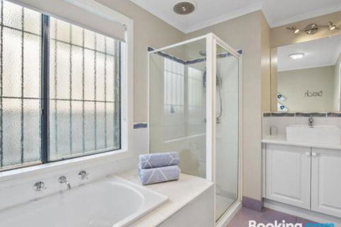 Rye Poolside Escape - Sydneys Hotel 1