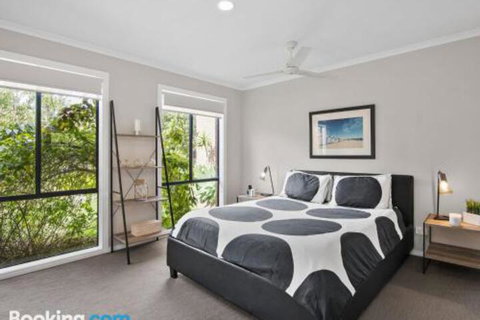 Rye Poolside Escape - Sydneys Hotel 5