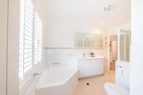 Beaches - Sydneys Hotel 6