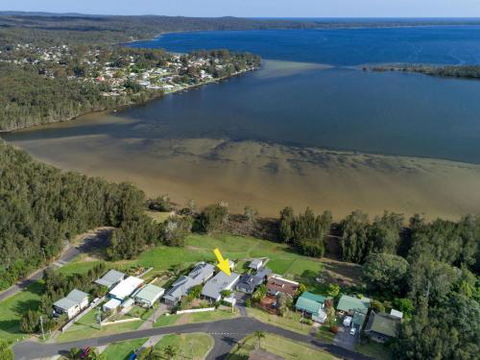 VINCES LANDING OLD EROWAL BAY 4pm Check Out Sundays - Sydneys Hotel 0