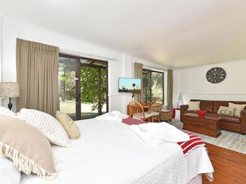 Olive Grove Studio 1 - Sydneys Hotel 0