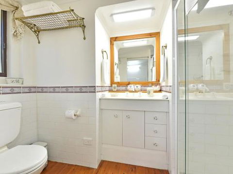 Olive Grove Studio 1 - Sydneys Hotel 6