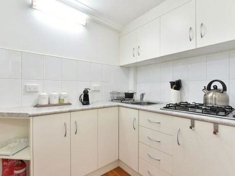 Olive Grove Studio 1 - Sydneys Hotel 5