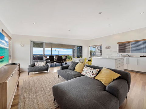 Drift Beach House - Sydneys Hotel 1