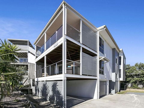 Drift Beach House - Sydneys Hotel 5