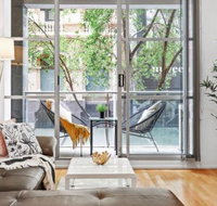 A Bright  Stylish Studio Next to Darling Harbour - Sydneys Hotel