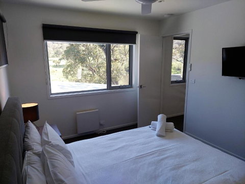Iron Bark Chalet - Sydneys Hotel 1