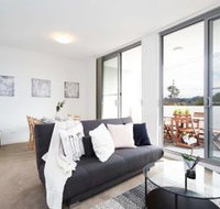 Executive Designer Apartment with Pool  Parking - Sydneys Hotel