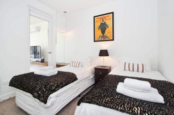 St Kilda Gardens Executive Living - Sydneys Hotel 5