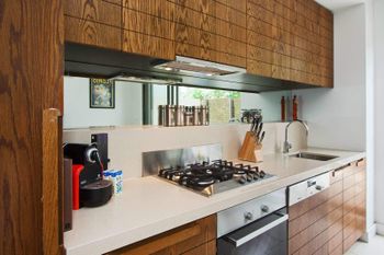 St Kilda Gardens Executive Living - Sydneys Hotel 2